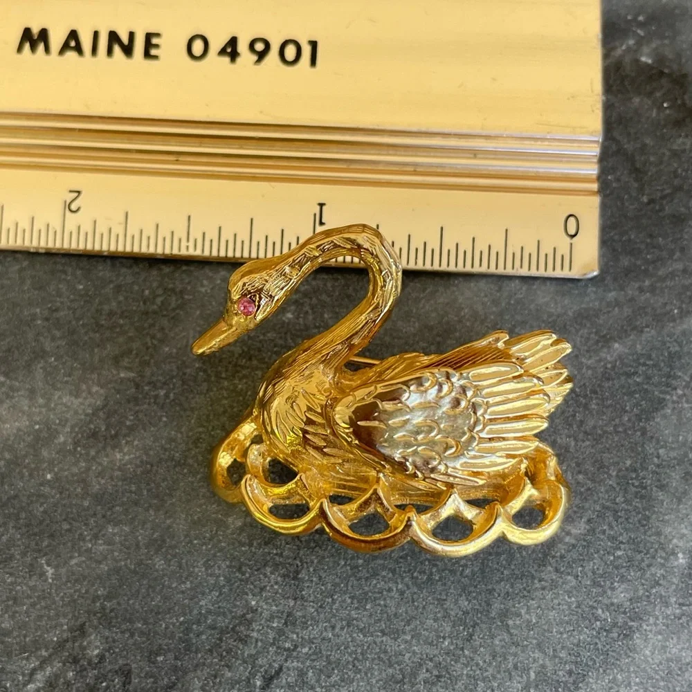 Vintage Gold Swan Brooch with Pink Accent